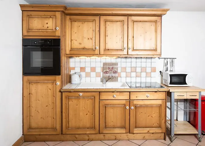 Ginabelle 8 - Year Apartment